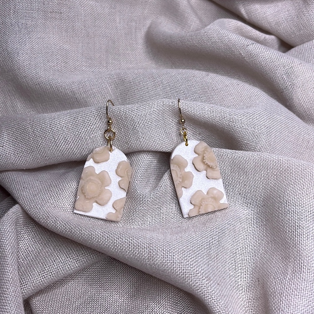 Pearl & Translucent floral earrings
